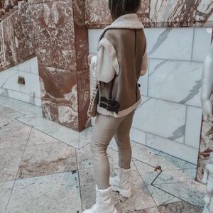 BLOGGER FAVORITE NWT ZARA SAND BEIGE FAUX LEATHER LEGGINGS